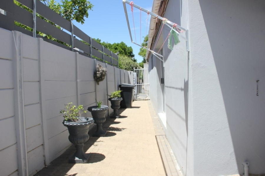 To Let 3 Bedroom Property for Rent in Heldervue Western Cape